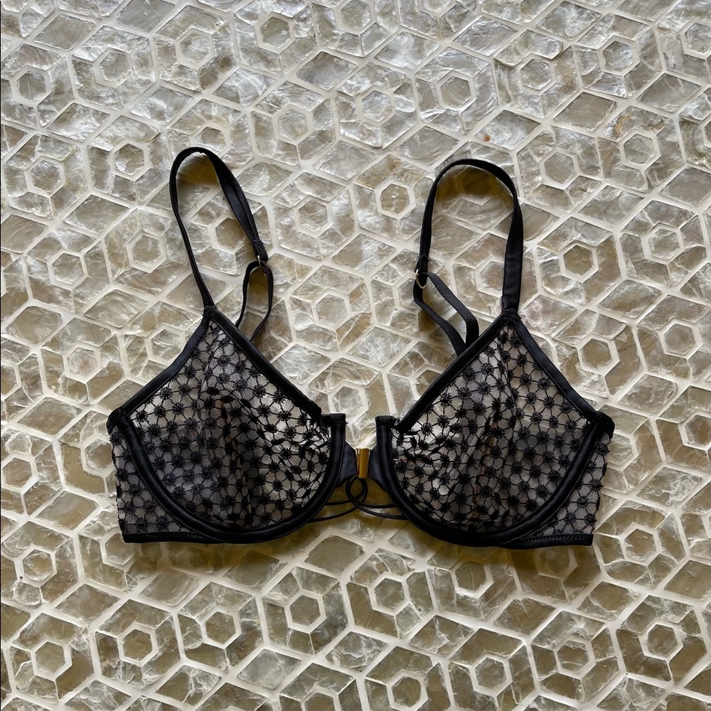 NWOT Starburst Unlined Demi Bra. 32DD. Victoria Secret